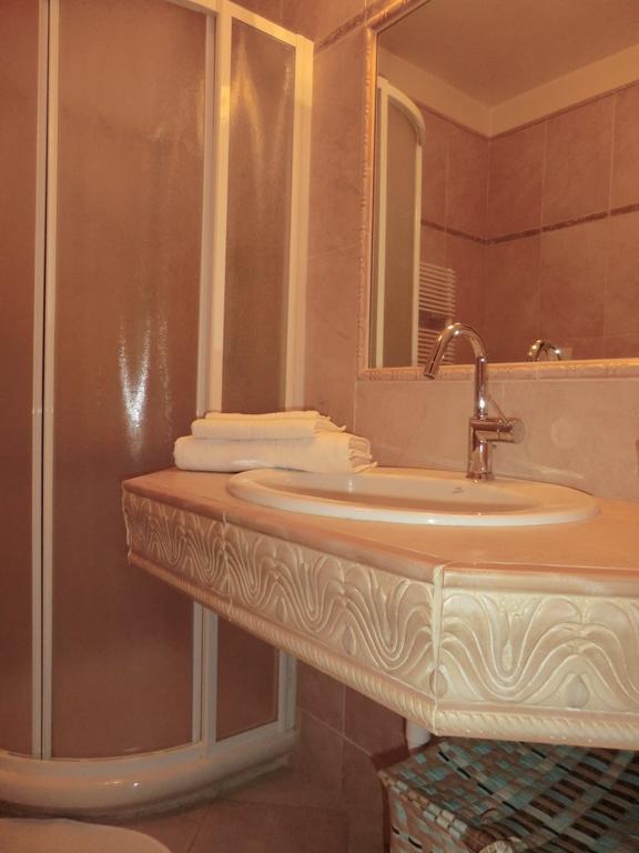 דירות דסנזאנו דל גארדה Doctor House Desenzano מראה חיצוני תמונה